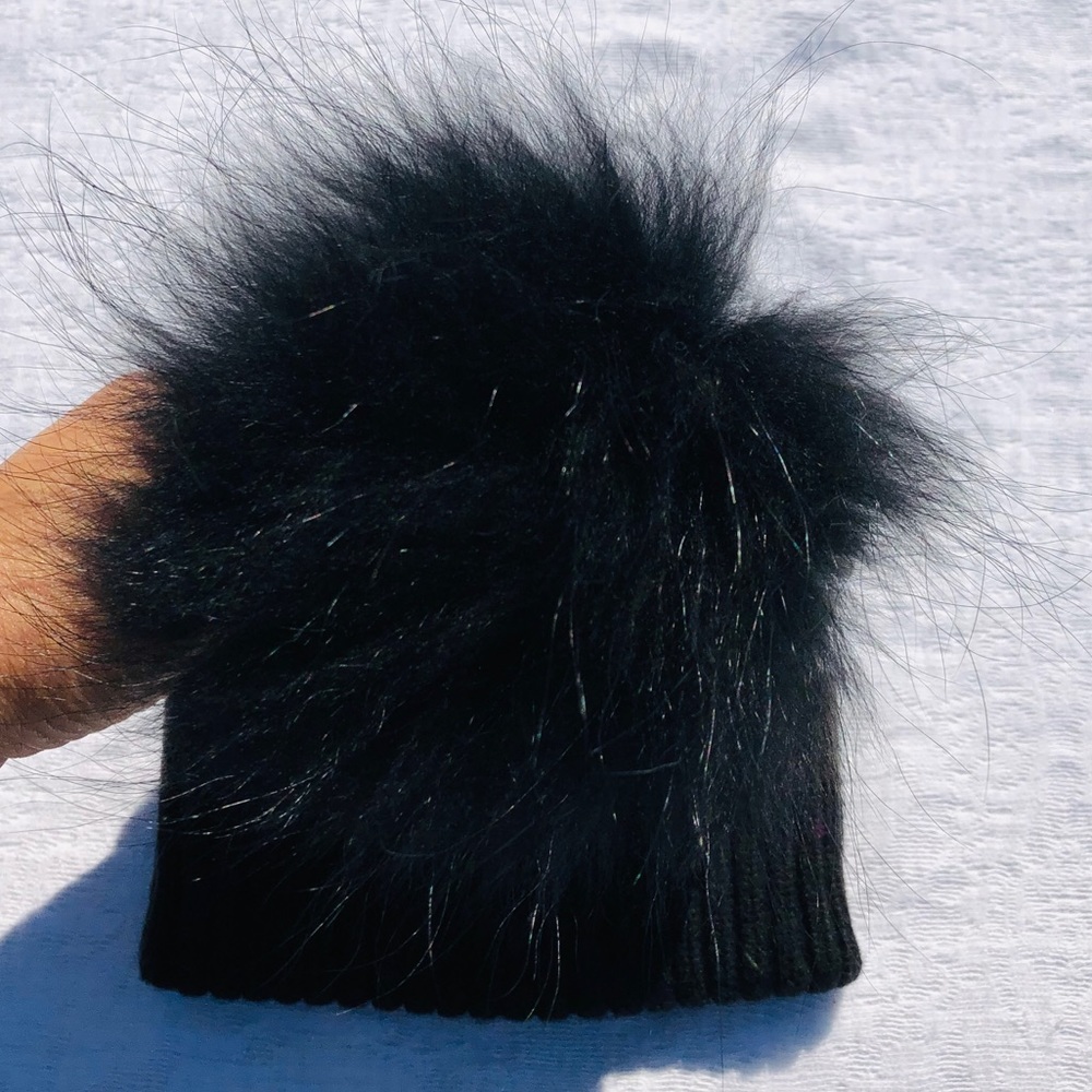 BARI LYNN**Gorgeous Sequins Hat w/ Fur Pom Pom - Picture 3 of 3
